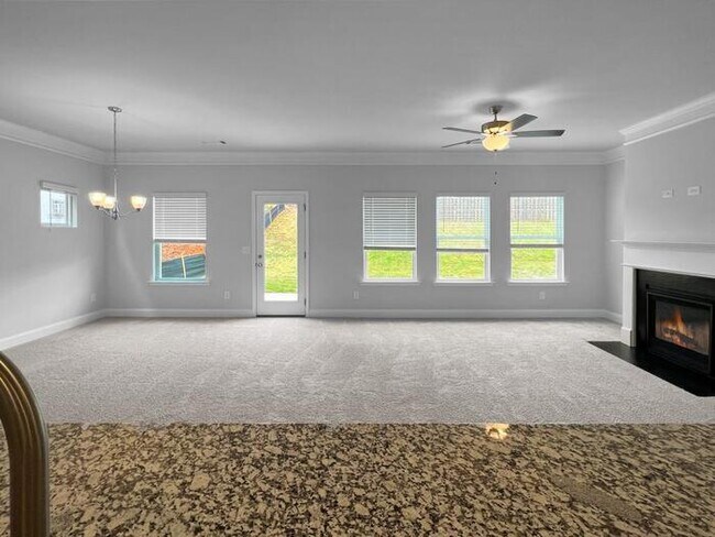 Building Photo - House 4 Beds 3.5 Baths