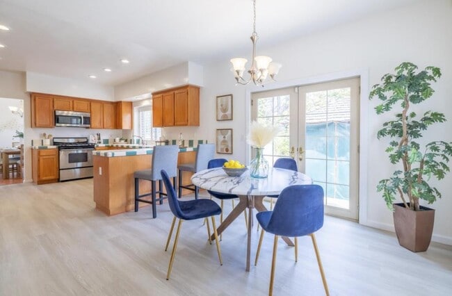 Building Photo - 2441 Johns Way