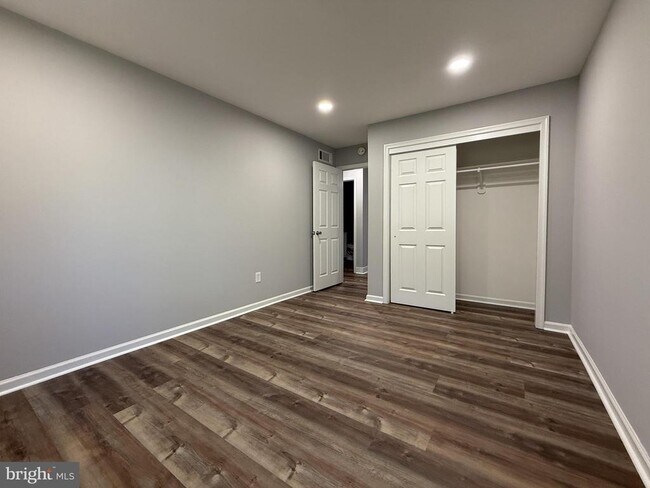 Building Photo - 404 Dylan Dr