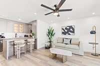 Building Photo - 8115 Thomas Dr