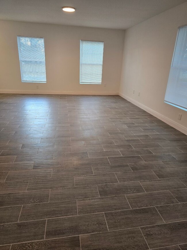 Building Photo - Brand-New 3/2 Townhouse in Lakeside!!!