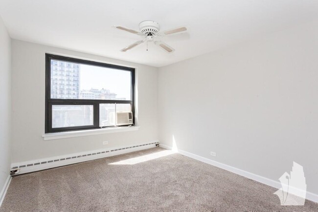 Building Photo - 1 bedroom in Chicago IL 60657