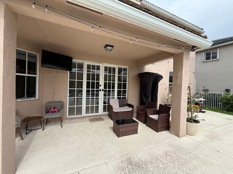 Building Photo - 947 Nandina Drive