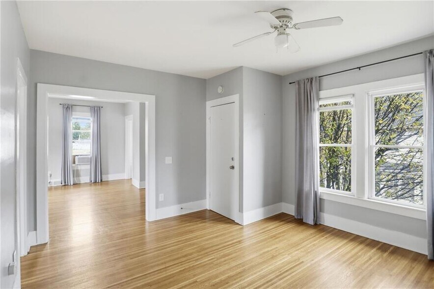 Upper Living/Dining - 4232 Lake Ave