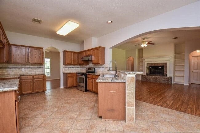 Building Photo - 2811 County Rd 64