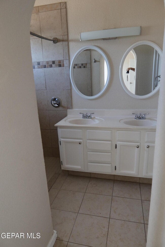 Building Photo - 11517 Cree Ct