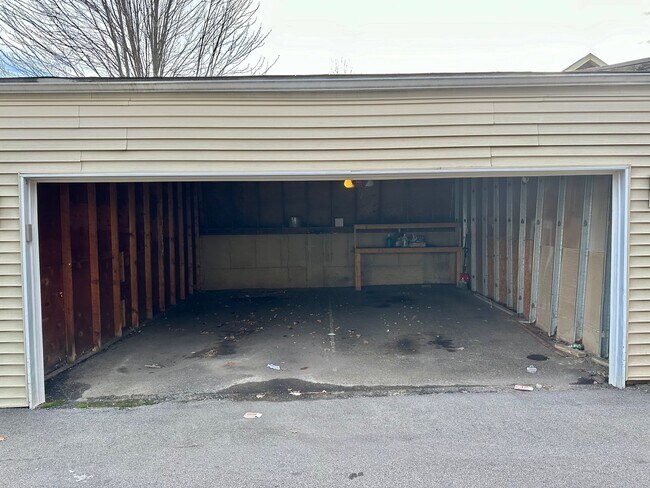 Building Photo - 160 S Waters Edge Dr