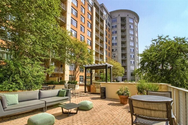 Building Photo - 54 Rainey St