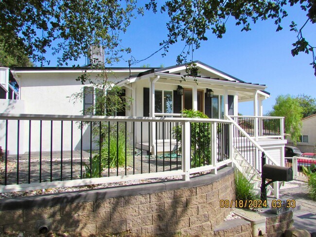 Primary Photo - Completely remodeled 2bed/2bath cottage in...