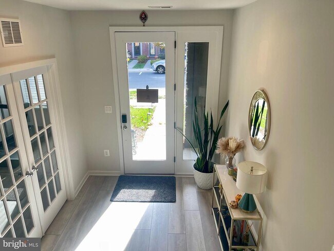 Building Photo - 23006 Sullivans Cove Sq