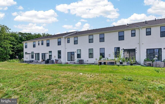 Building Photo - 1047 Watson Ct