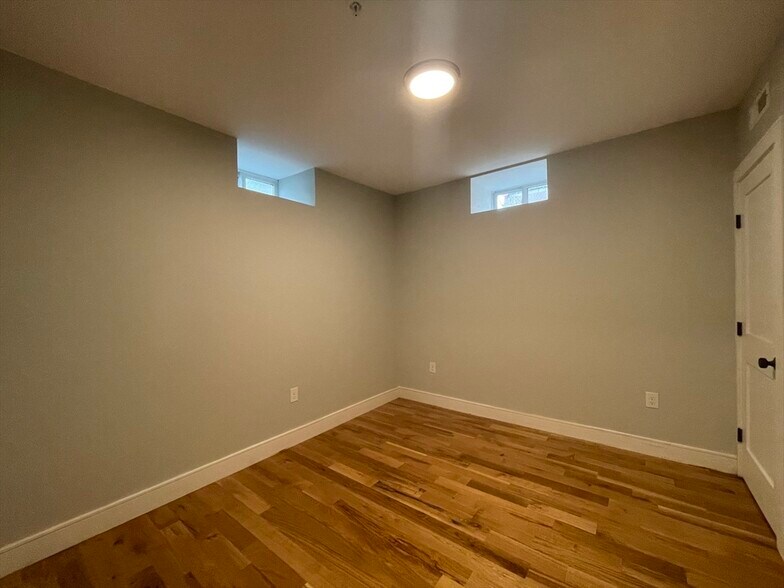 Building Photo - 199 Boylston St