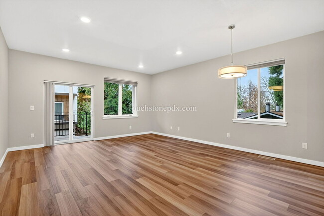 Building Photo - 3859 SE 92nd Ave