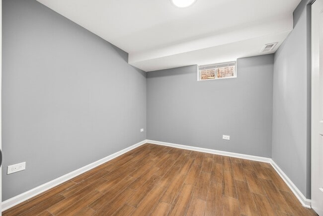 Building Photo - 9740 S Prairie Ave