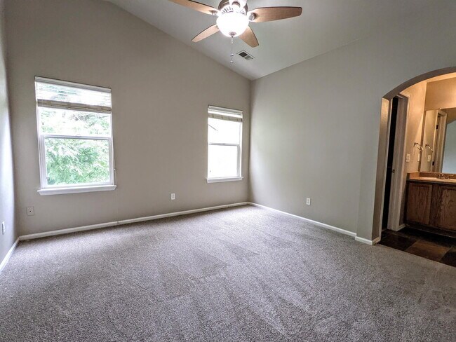 Building Photo - 3802 Glenarbor Ln