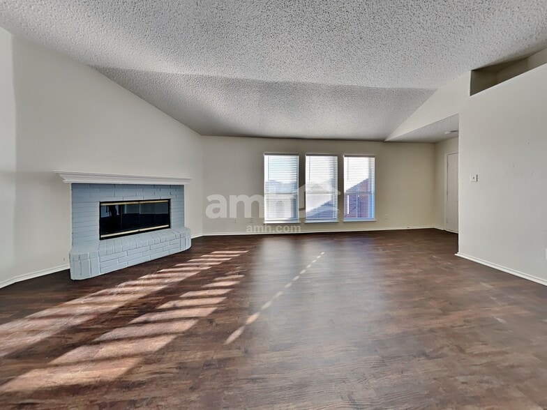 Building Photo - 8629 Garden Springs Dr