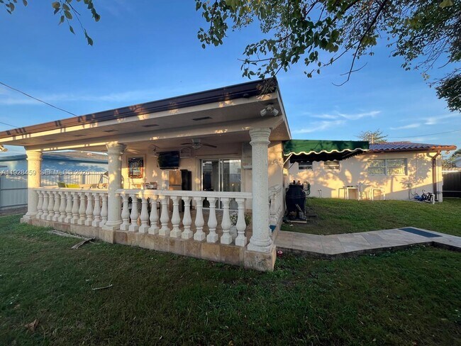 Building Photo - 3520 SW 104th Ave