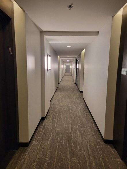 Building Photo - 240 E Illinois St