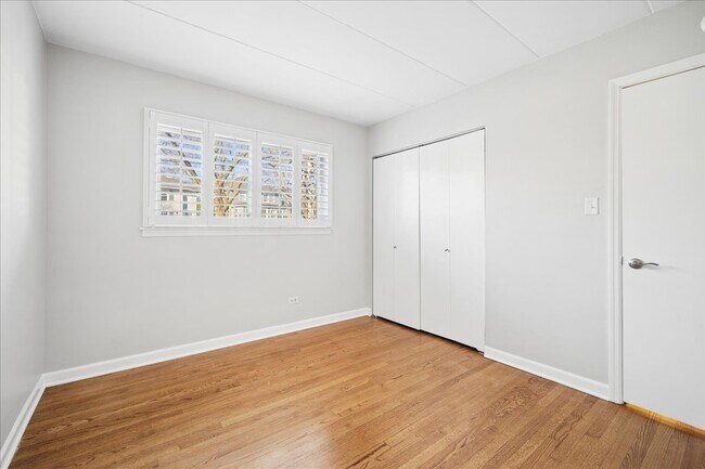 Building Photo - 319 Vine Ave