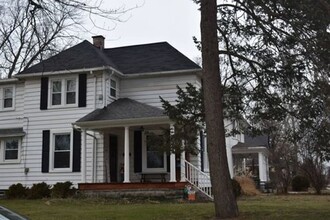 Building Photo - One Bedroom Apartment