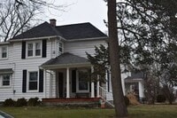 Building Photo - One Bedroom Apartment