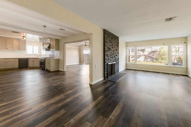 Building Photo - Beautifully Remodeled 4 Bed / 2 Bath Home in Prime Inglewood — Detached Garage + Spacious Yard