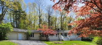 Building Photo - 44 Lakeside Dr