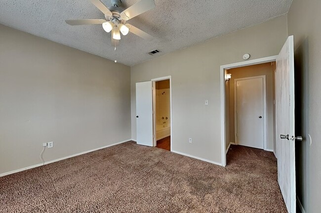 Building Photo - 6324 Alissa Dr