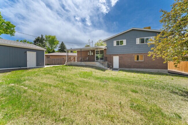 Building Photo - 7416 Upham St