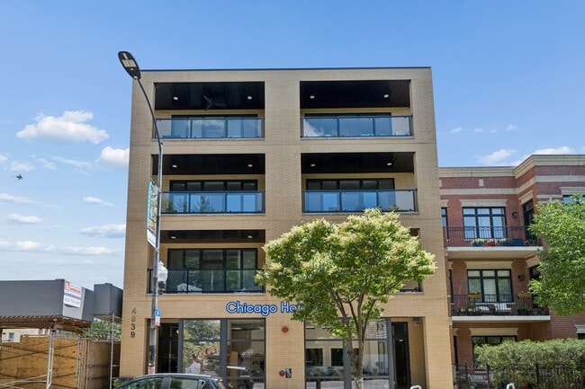 Building Photo - 4939 N Damen Ave