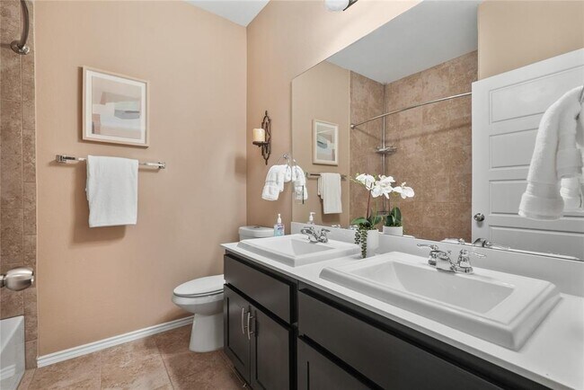 Building Photo - 204 Sawtooth Dr