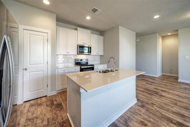 Building Photo - 2312 Castillo Dr