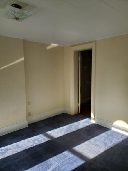 Building Photo - 111 Kirtley Strasse