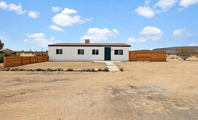 Building Photo - COMING SOON - Newly Remodeled 2 Bedroom 2 ...