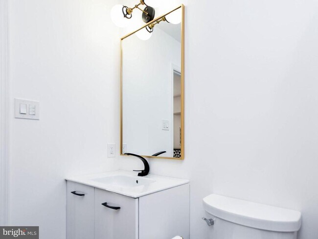 Building Photo - 1386 Bryant St NE