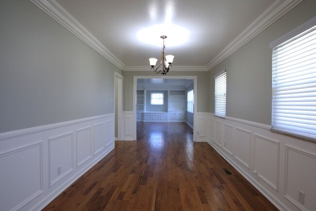 Building Photo - $500 OFF FIRST FULL MONTH- 3 Bedroom / 2 Bath Home  in South Knoxville- Lawncare included!