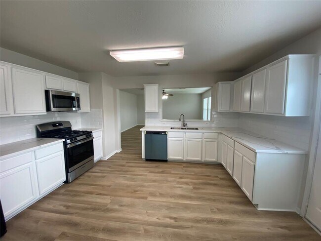 Building Photo - 5638 Sequin Dr