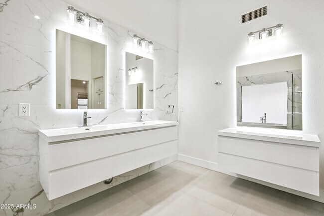 Building Photo - 12810 E Yucca St