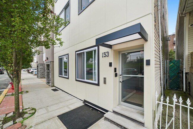 Building Photo - 153 20th St