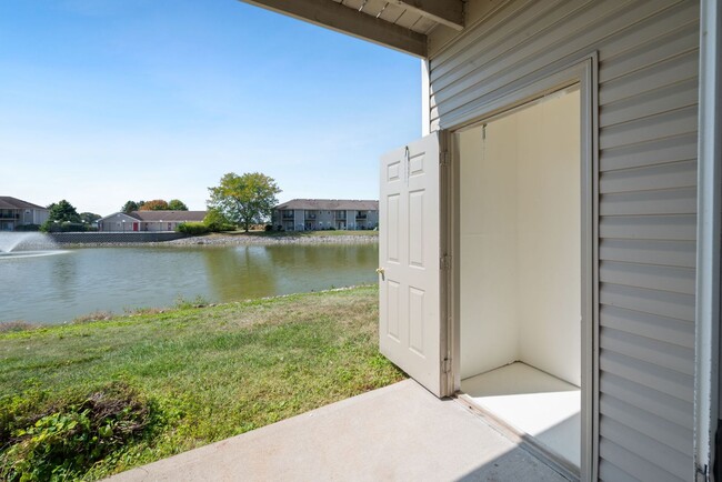 Building Photo - Conveniently Located on 32 in Crawfordsville******Large 2 Bedroom******Comfortable Living