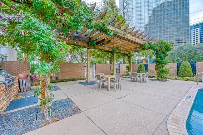 Building Photo - 5001 Woodway Dr