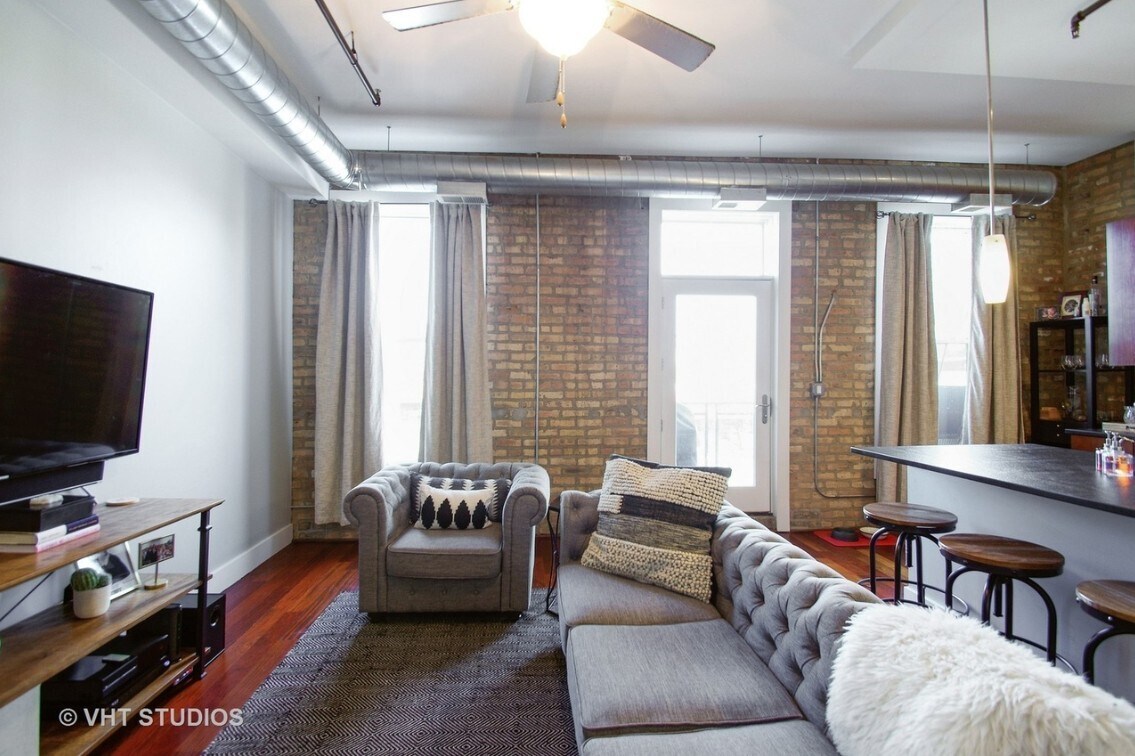 Building Photo - 3133 N Lakewood Ave