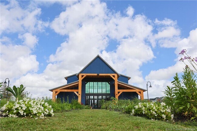 Building Photo - 950 SW Pr Ave