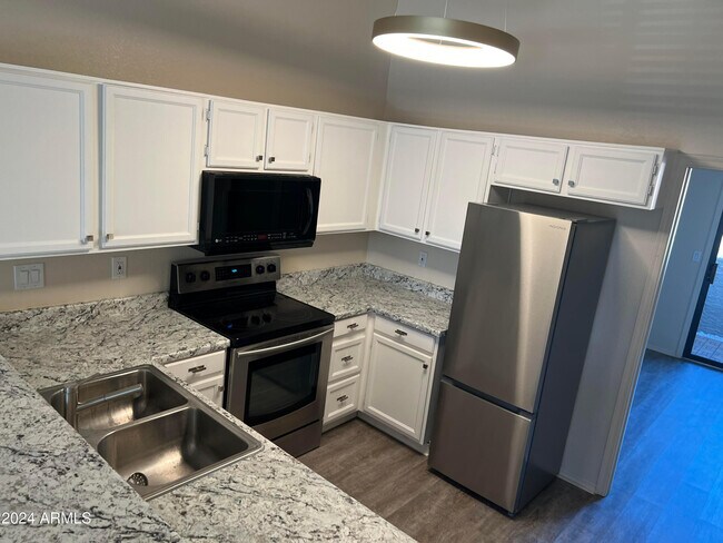 Building Photo - 5704 E Aire Libre Ave