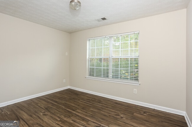 Building Photo - 680 Escalade Dr