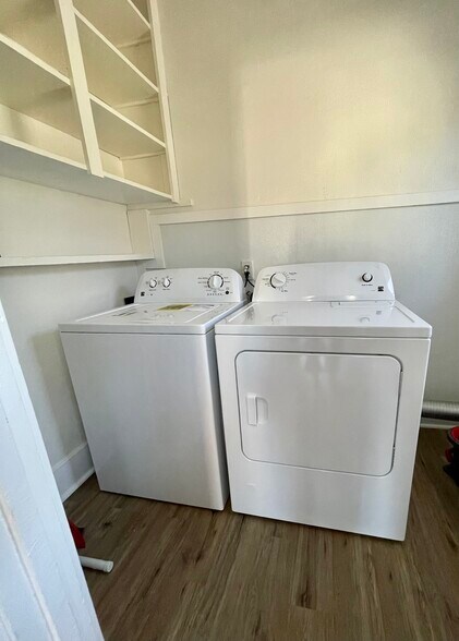 Laundry room - 3908 Ibis St