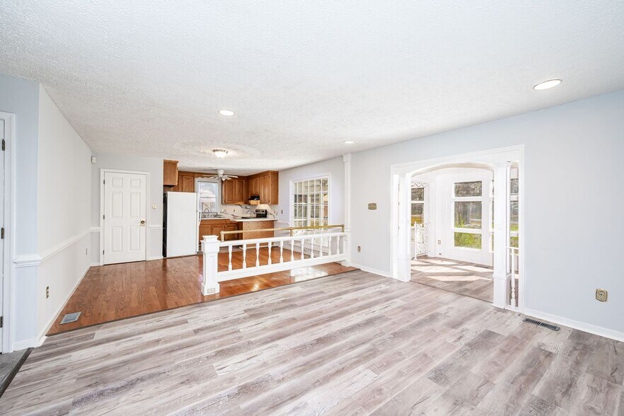 Building Photo - 7800 Tamarind Dr