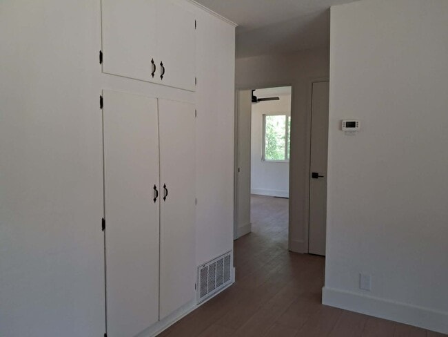Building Photo - 49177 Chapel Hill Dr