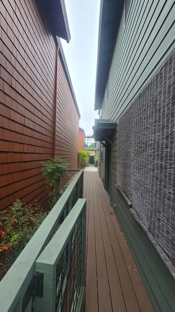 Building Photo - Newer 3-bedroom, two-story home located ju...
