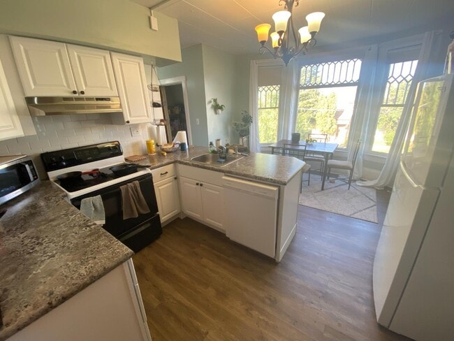 Building Photo - 1104 W Sinto Ave